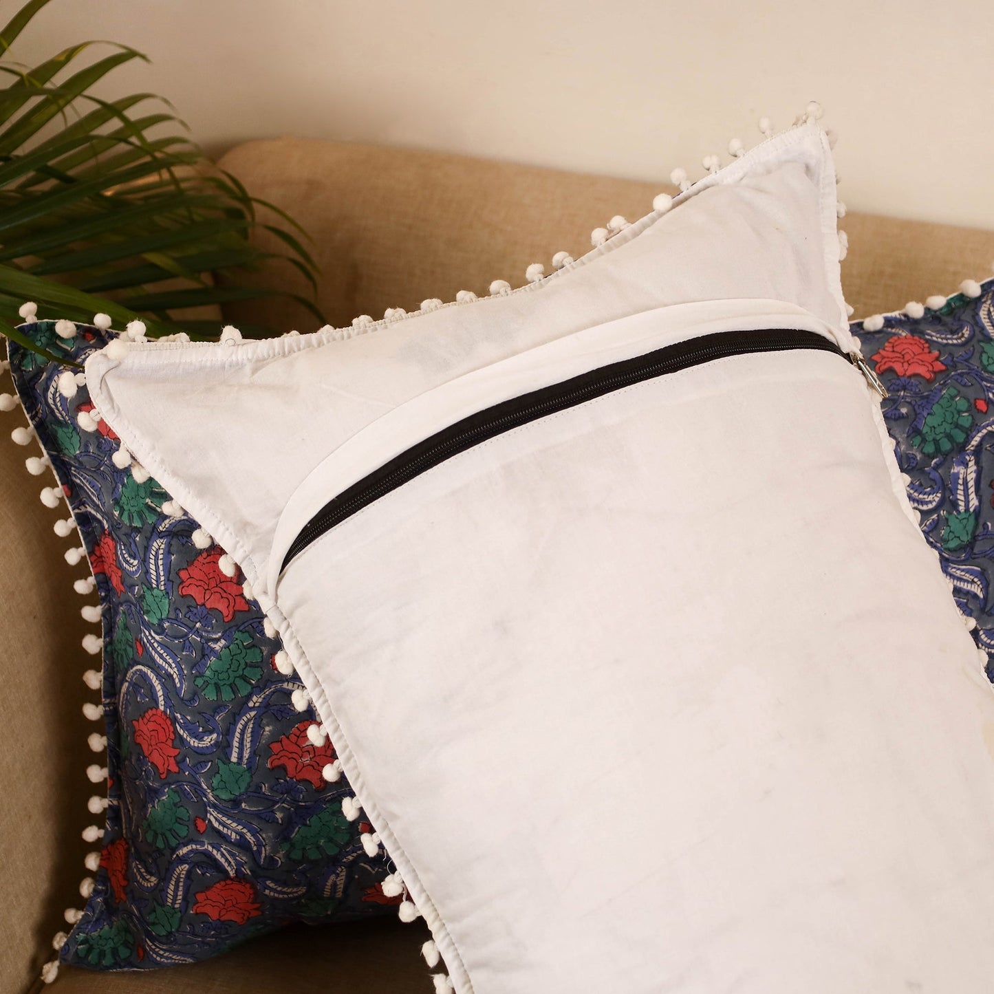 Sanganeri pillow cover with pom (set of 2) 01 - handcrafted