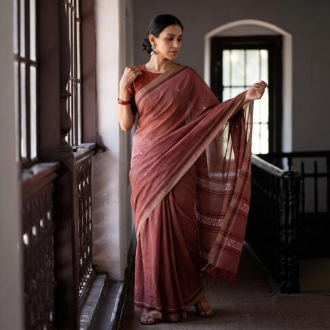 Brown Saree with White Chevron Buti on Pallu, draped and worn by a woman, AI visual of the saree, iTokri