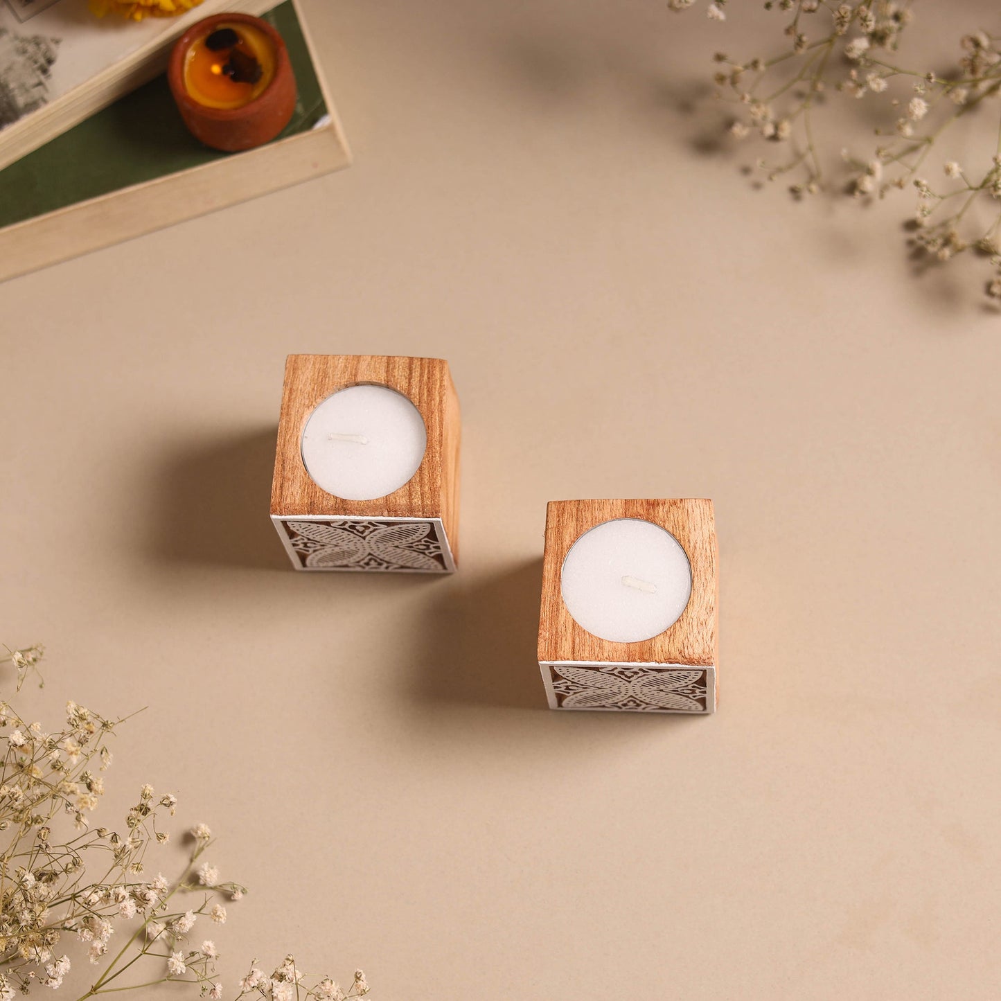 Set of 2 hand carved bakayan wood tealight candle holder 01