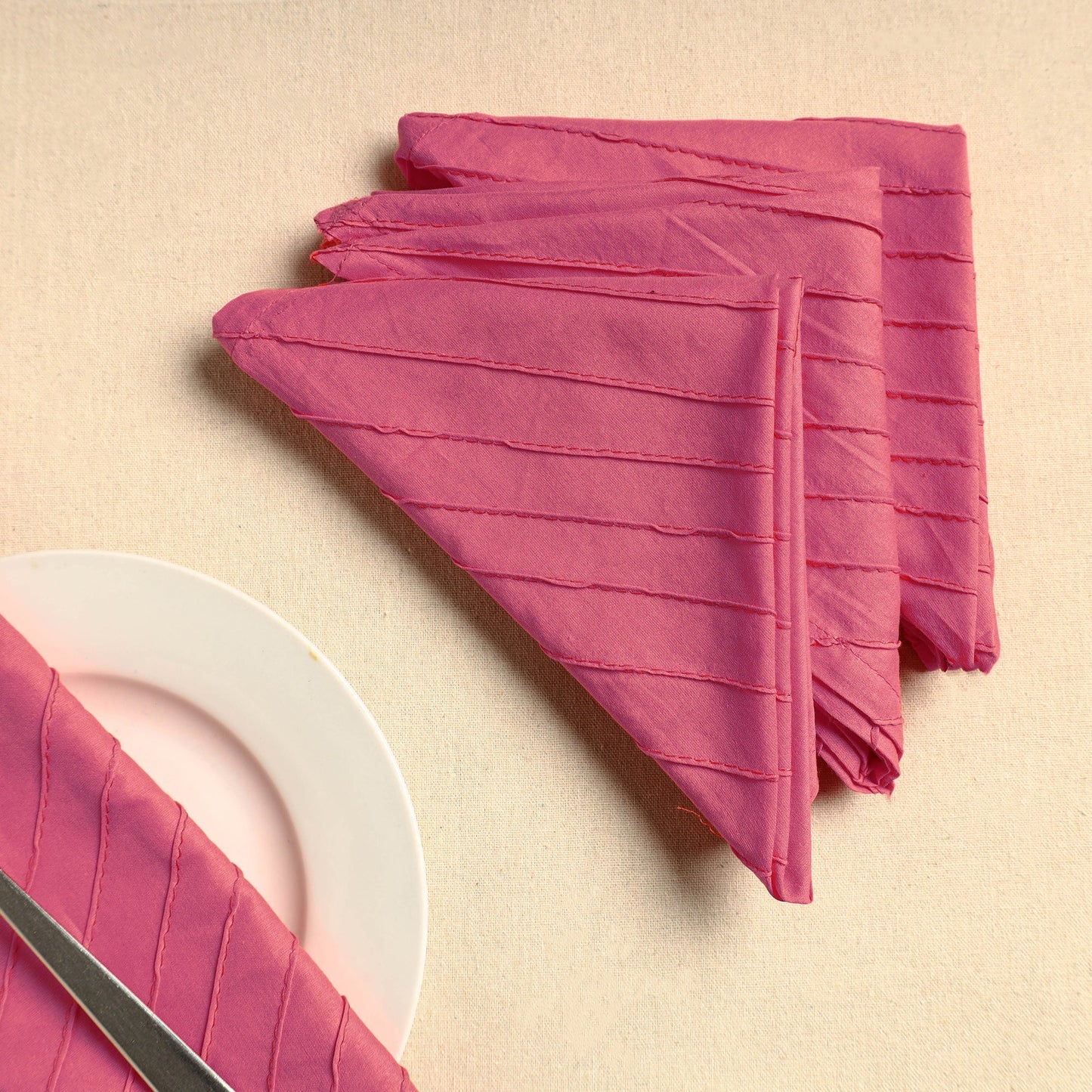 Set of 4 - pink pintuck plain cotton table napkins (18 x 18