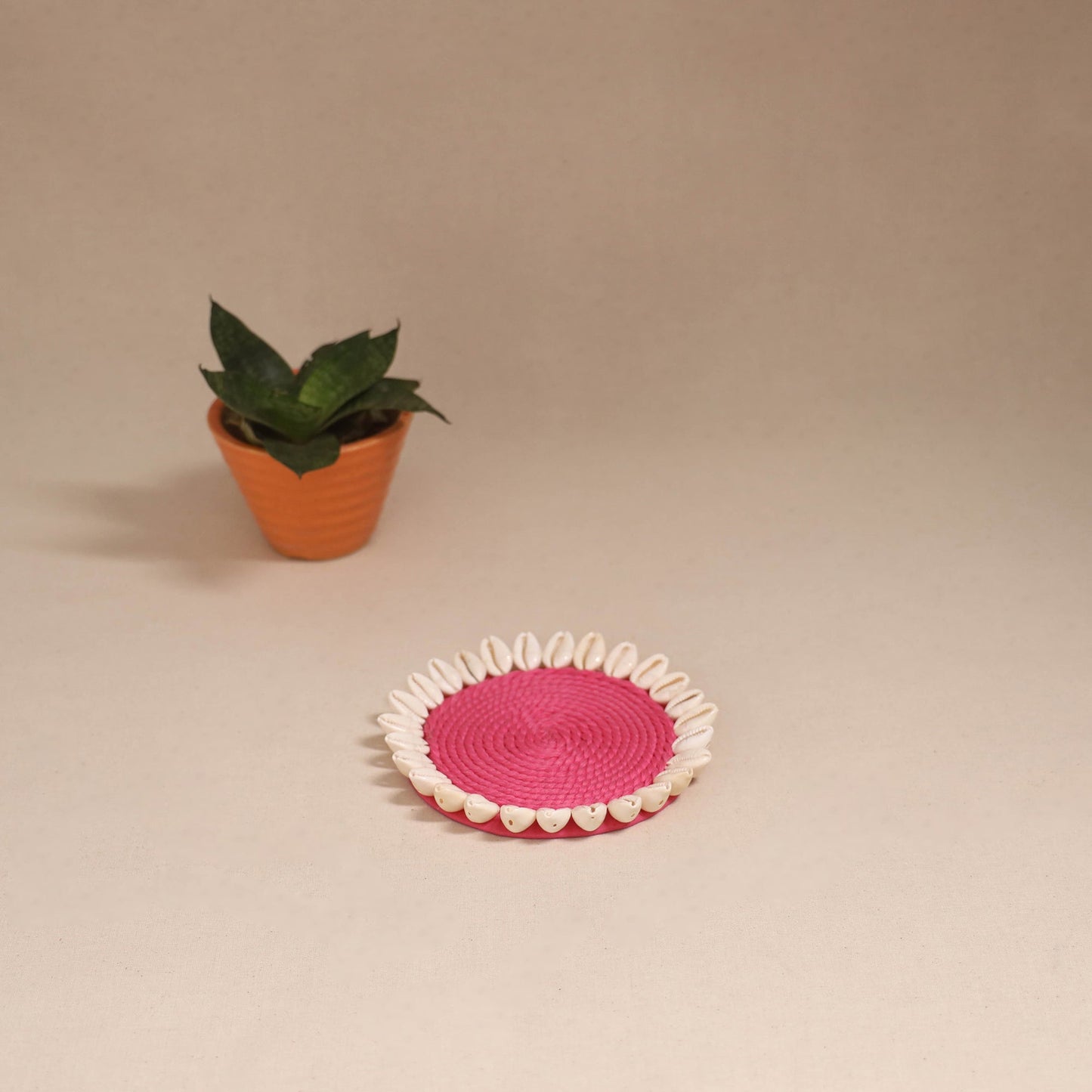 Shell work handcrafted thread coaster 03