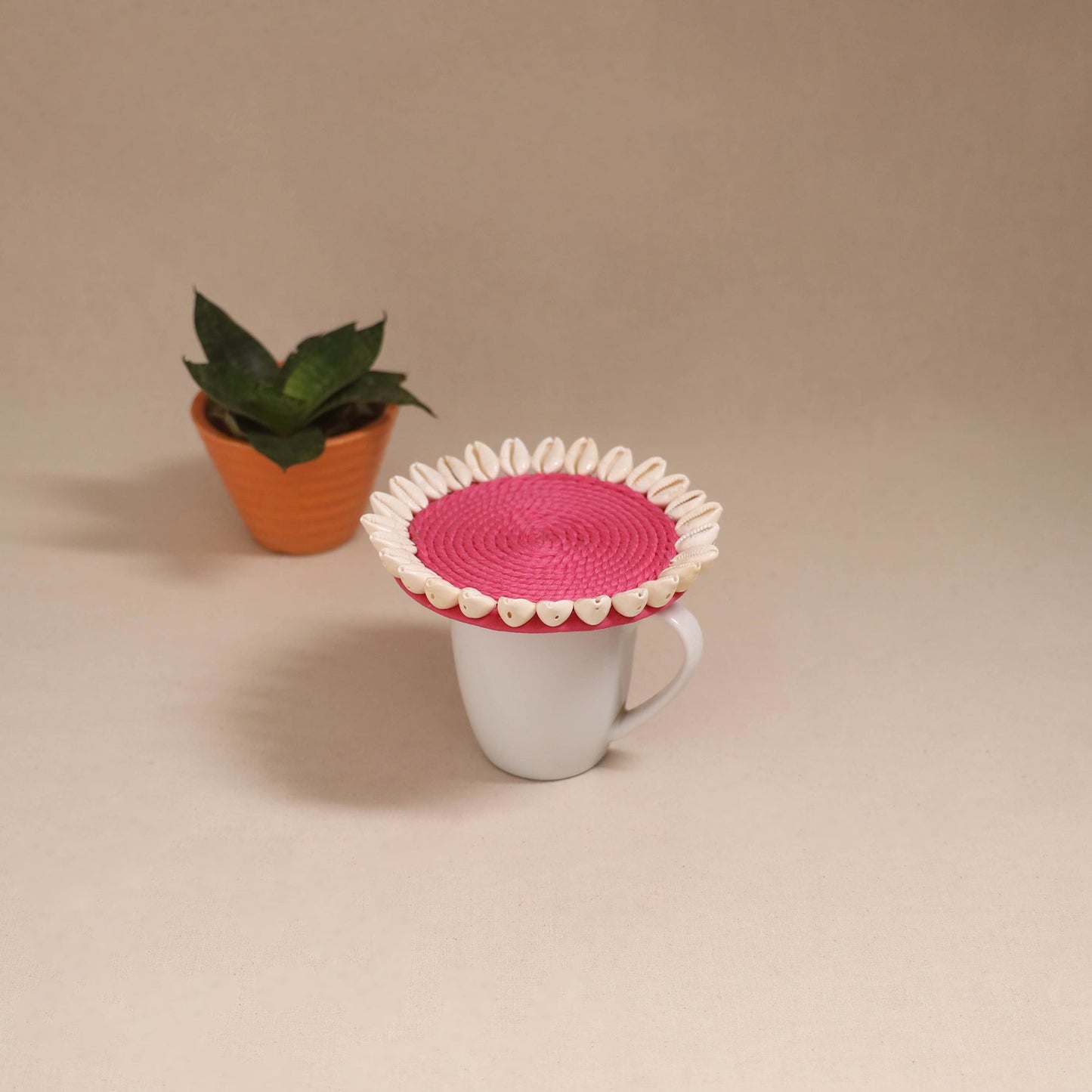 Shell work handcrafted thread coaster 03