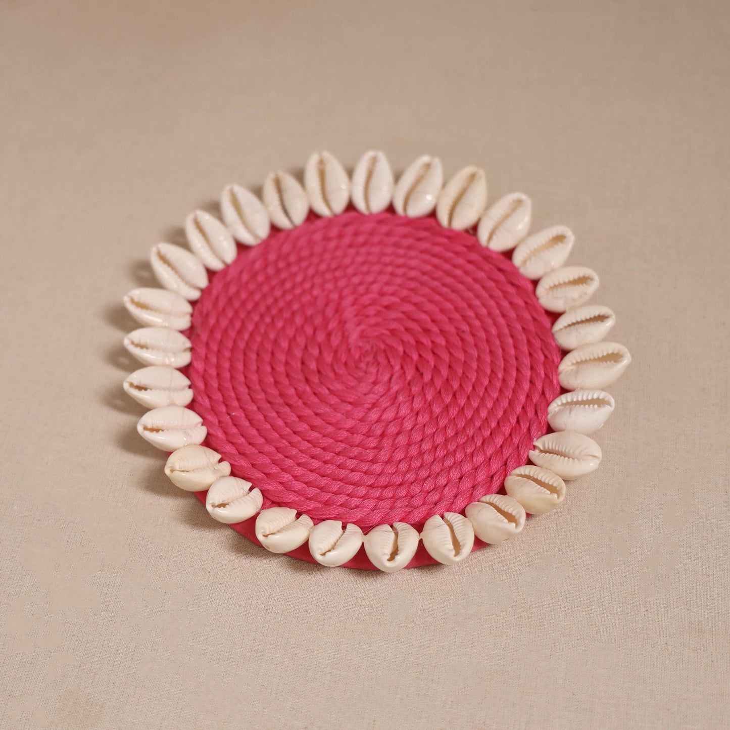 Shell work handcrafted thread coaster 03