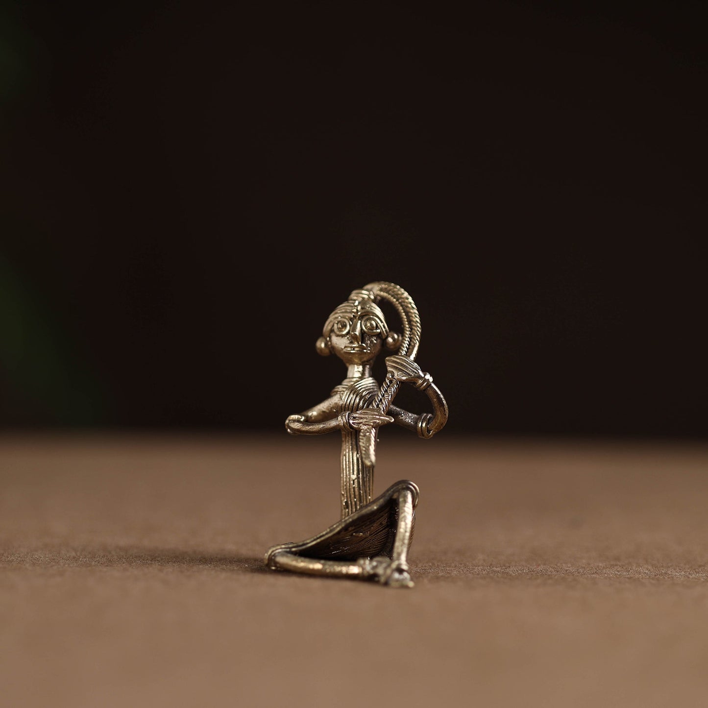 Sitting lady with braising her hair tribal odisha dokra art