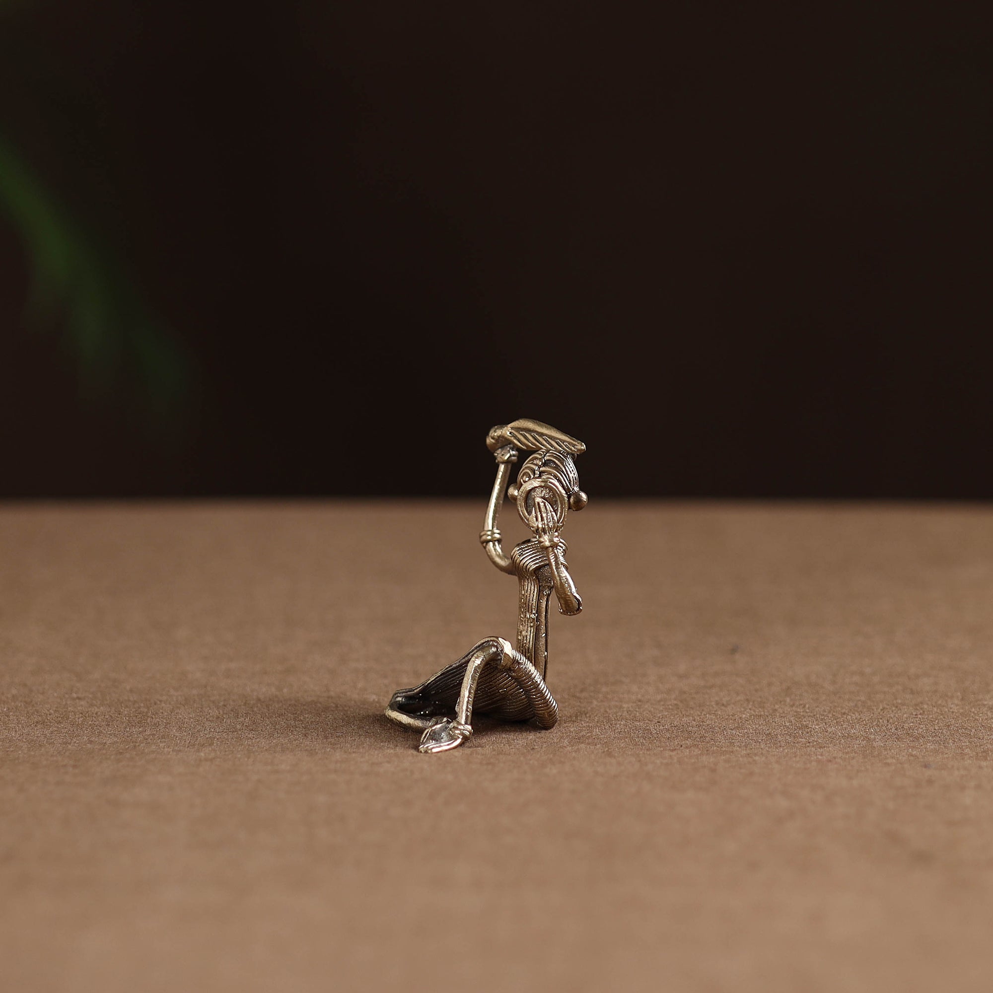 Sitting lady with combing hair tribal odisha dokra art