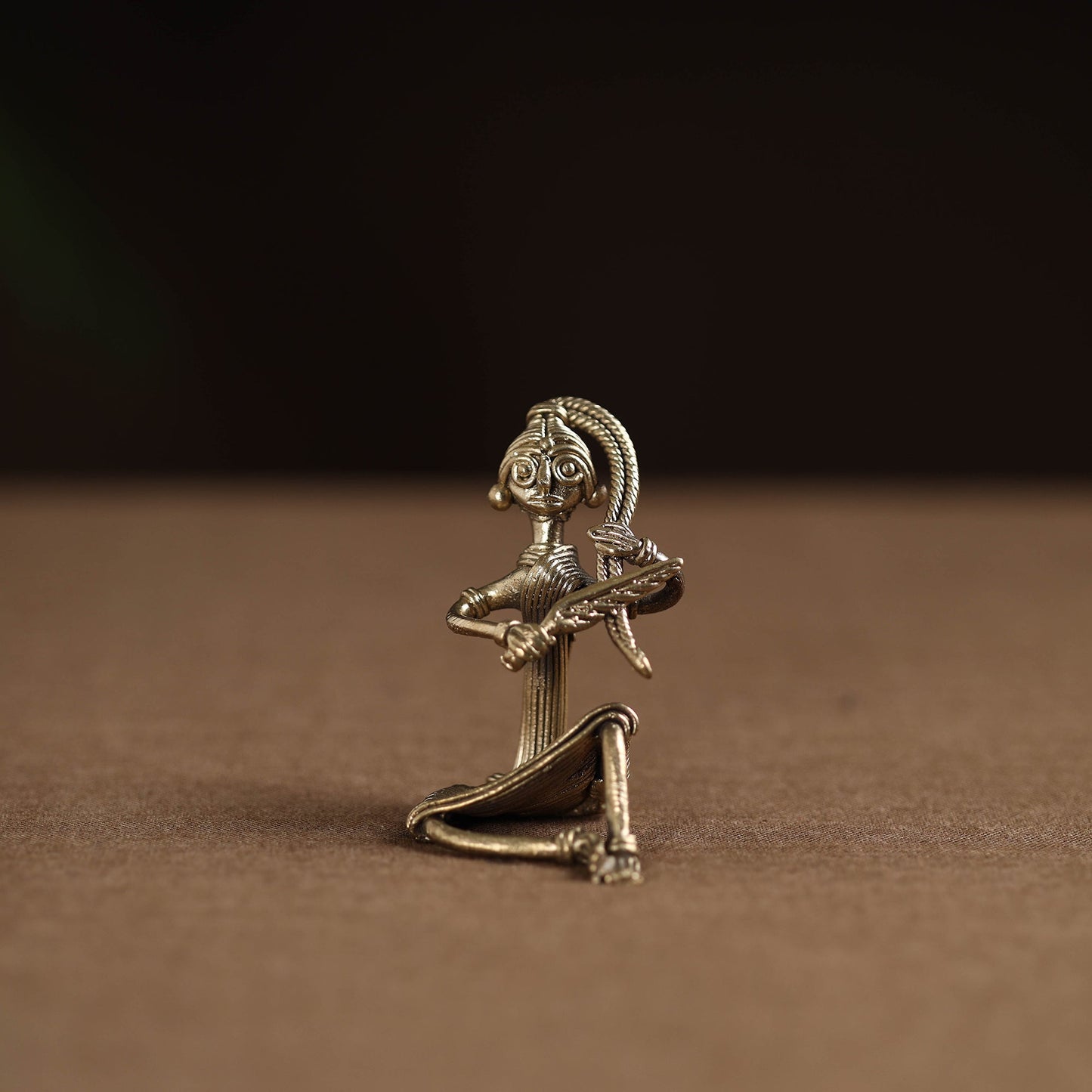 Sitting lady with combing hair tribal odisha dokra art