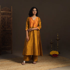 Slub silk a-line plain kurta with ikat patch 02