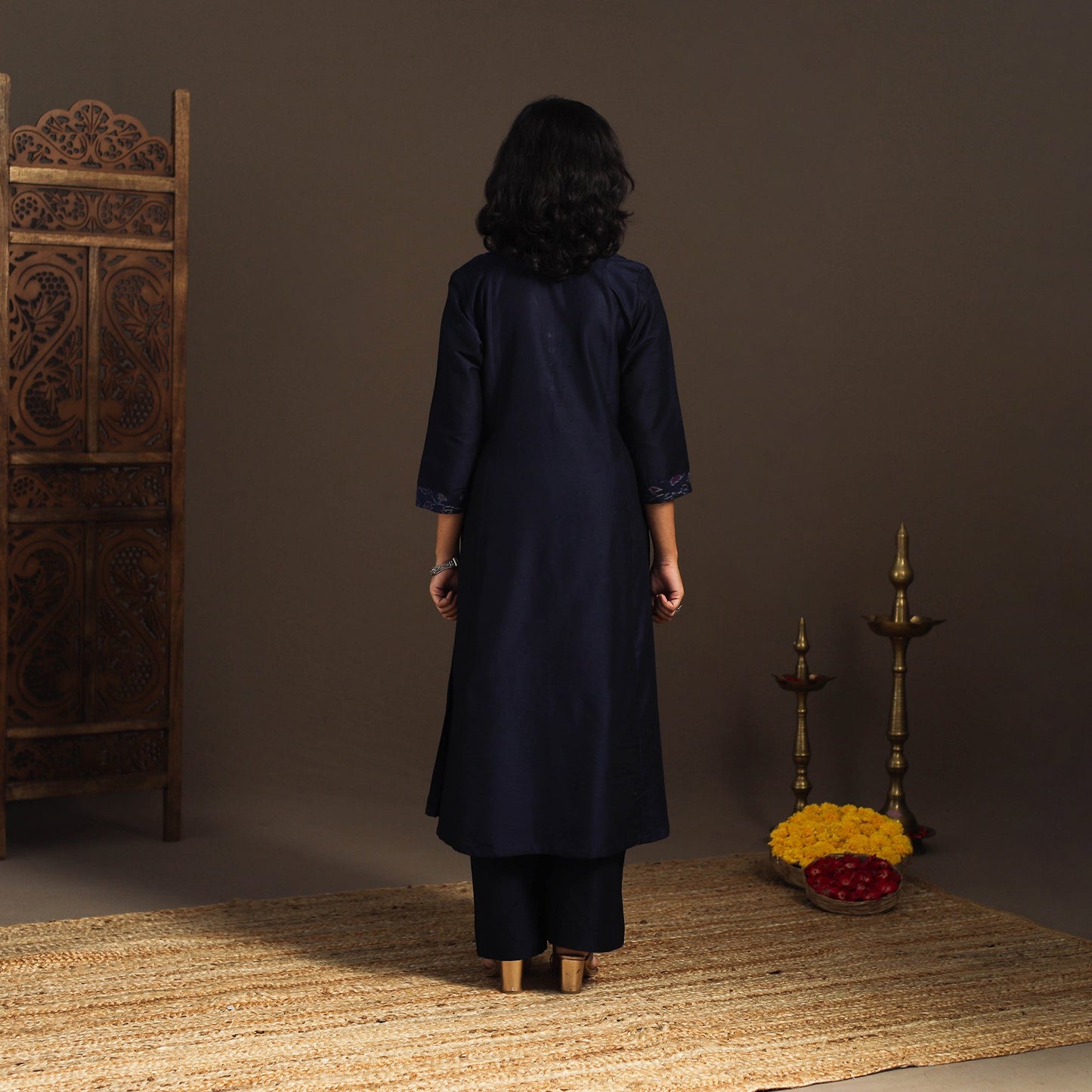 Slub silk a-line plain kurta with ikat patch 04