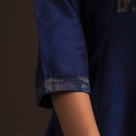 Slub silk a-line plain kurta with ikat patch 08