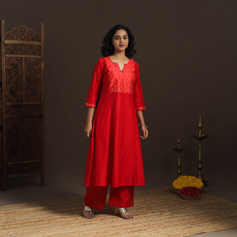 Slub silk a-line plain kurta with ikat patch 09