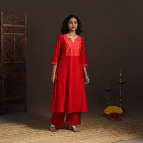 Slub silk a-line plain kurta with ikat patch 09