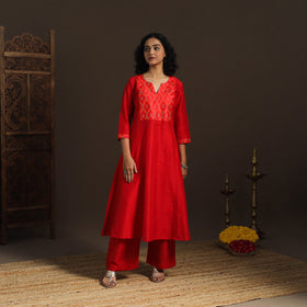 Slub silk a-line plain kurta with ikat patch 09