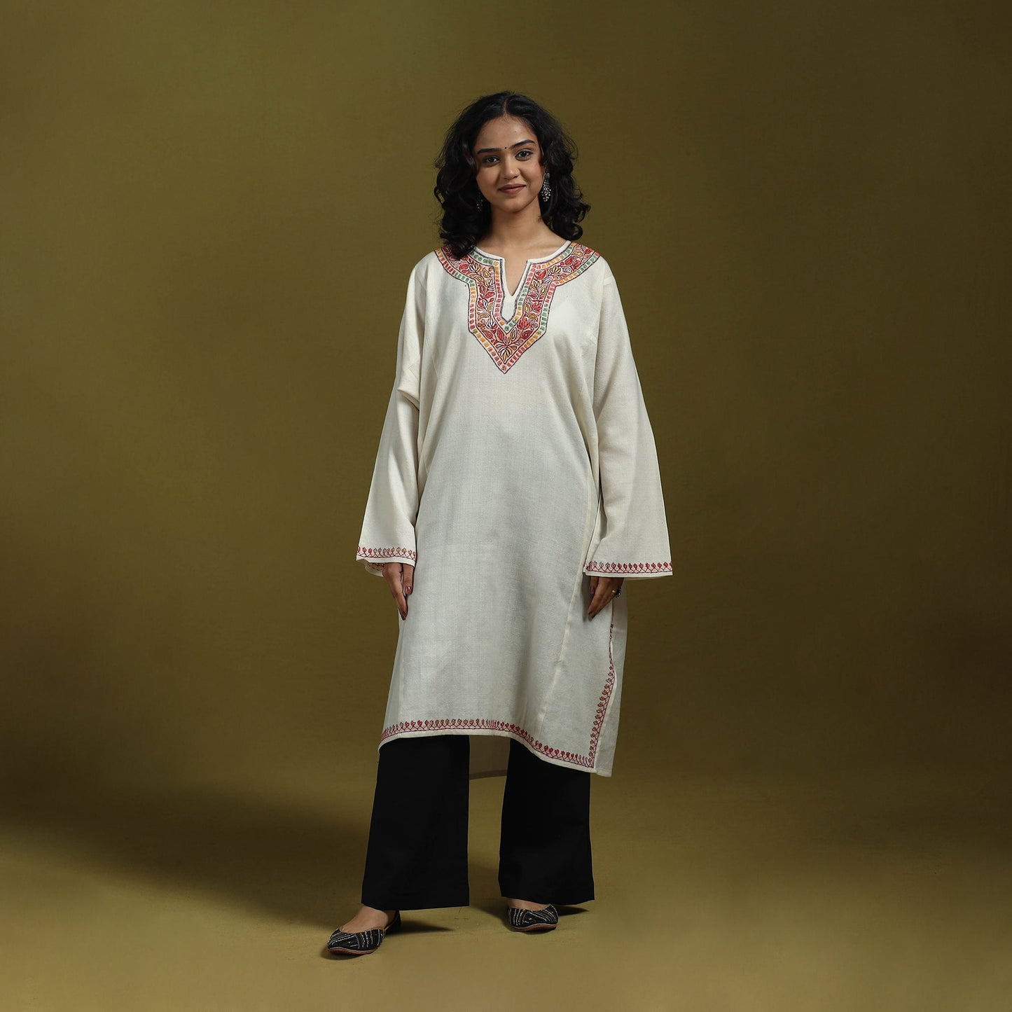 Sozni hand embroidered kashmiri merino wool pheran 01