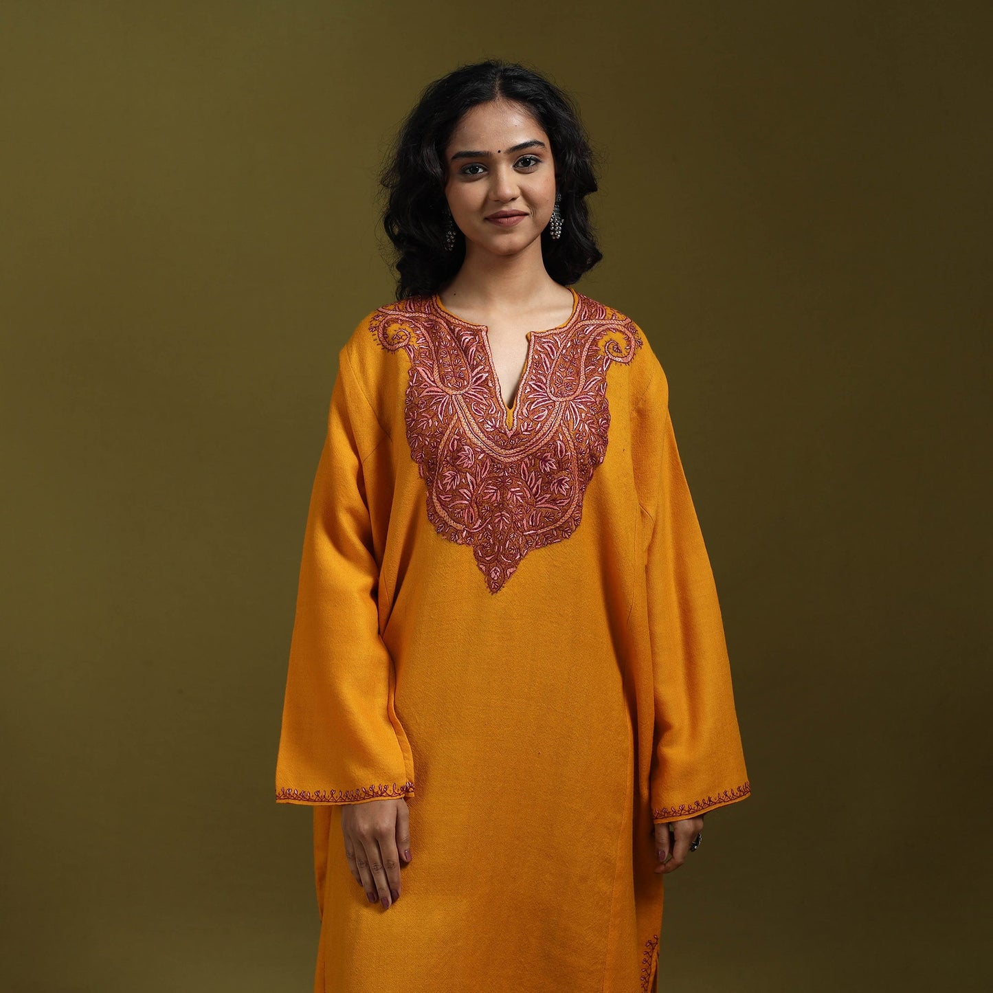 Sozni hand embroidered kashmiri merino wool pheran 12