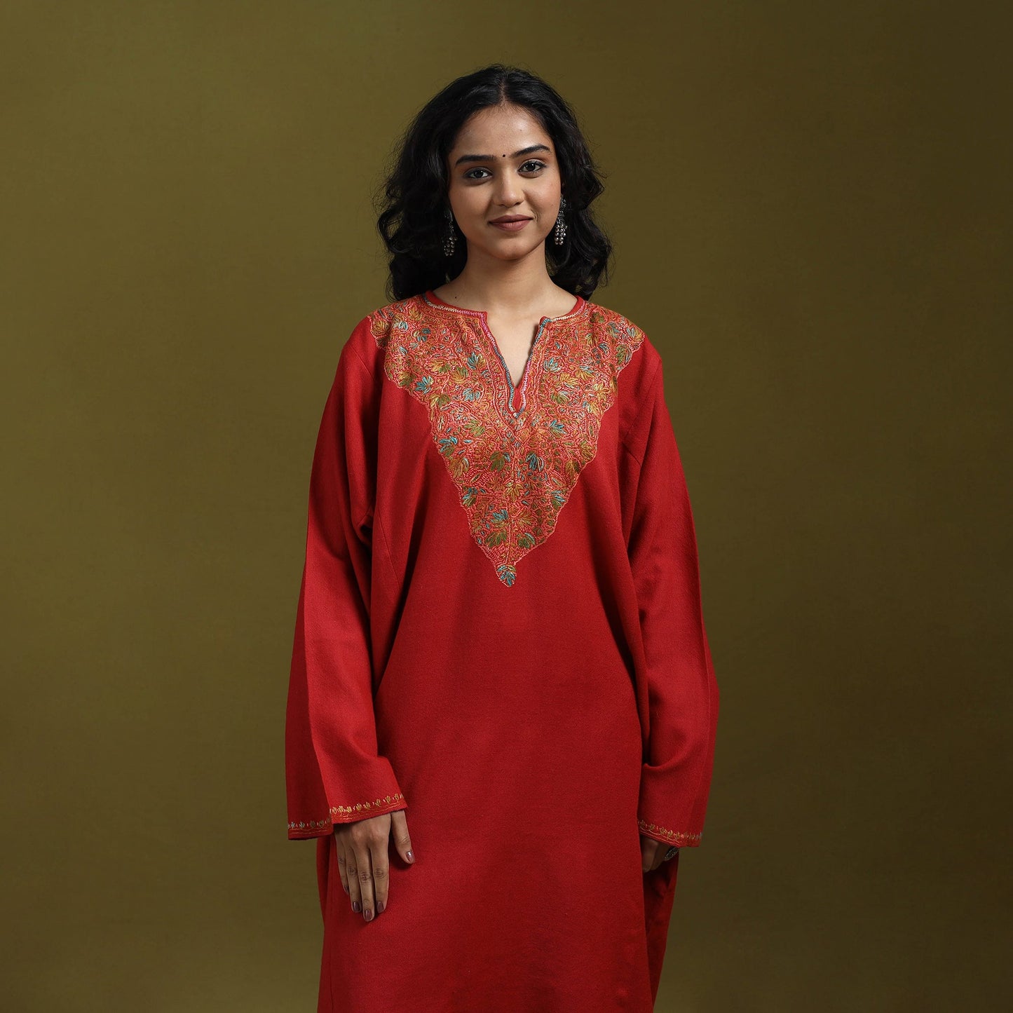 Sozni hand embroidered kashmiri merino wool pheran 15