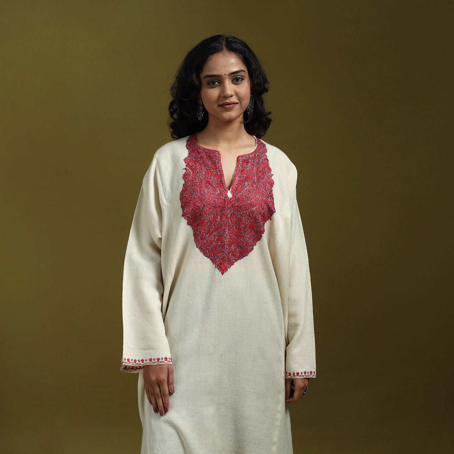 Sozni hand embroidered kashmiri merino wool pheran 18