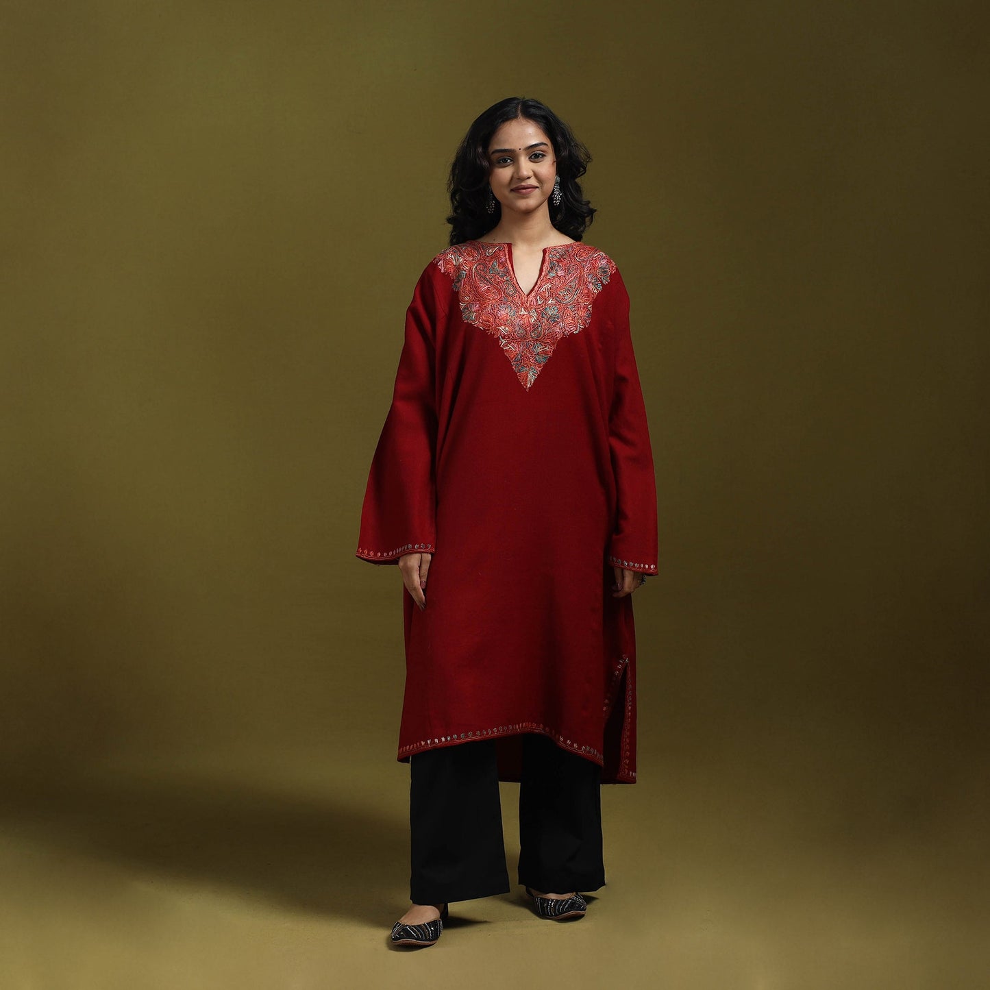 Sozni hand embroidered kashmiri merino wool pheran 19