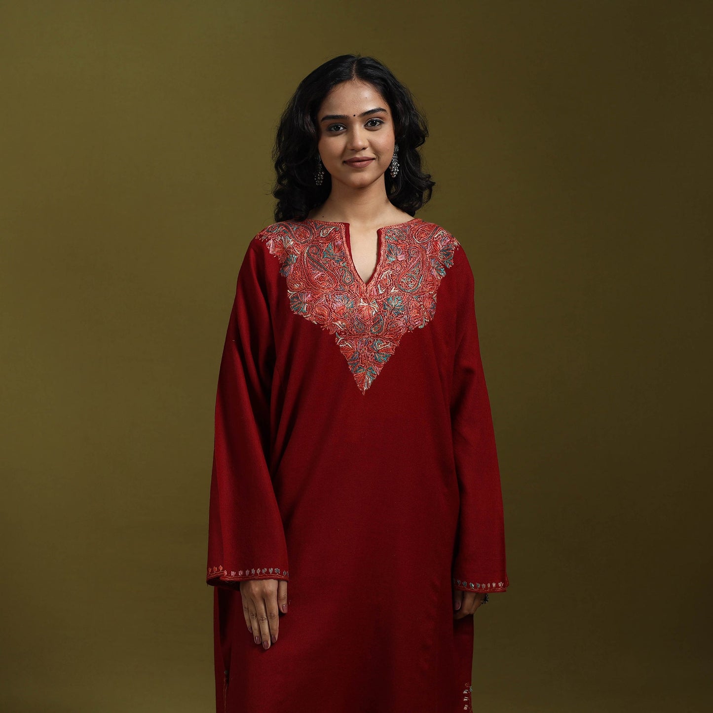 Sozni hand embroidered kashmiri merino wool pheran 19