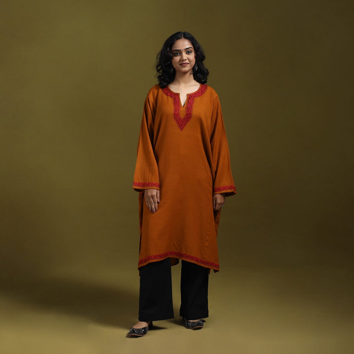 Sozni hand embroidered kashmiri merino wool pheran 20