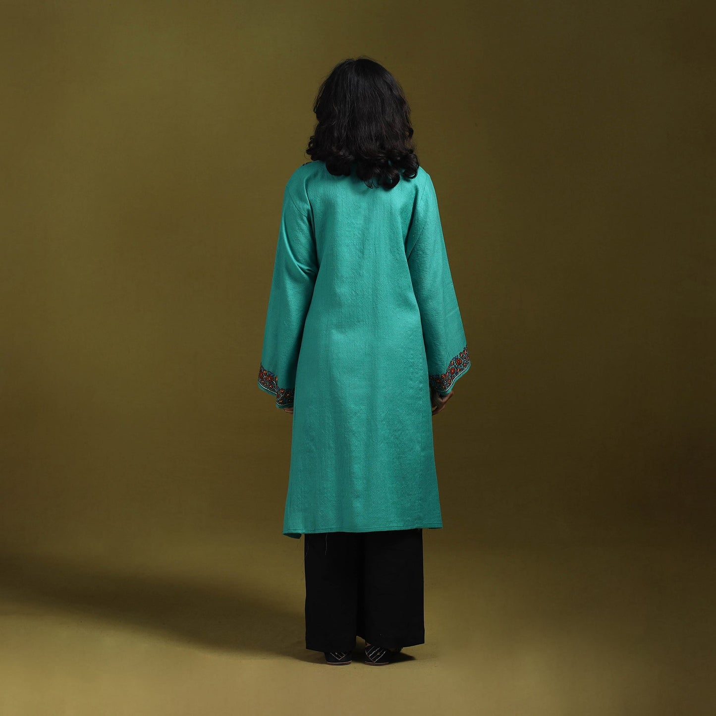 Sozni hand embroidered kashmiri merino wool pheran 23