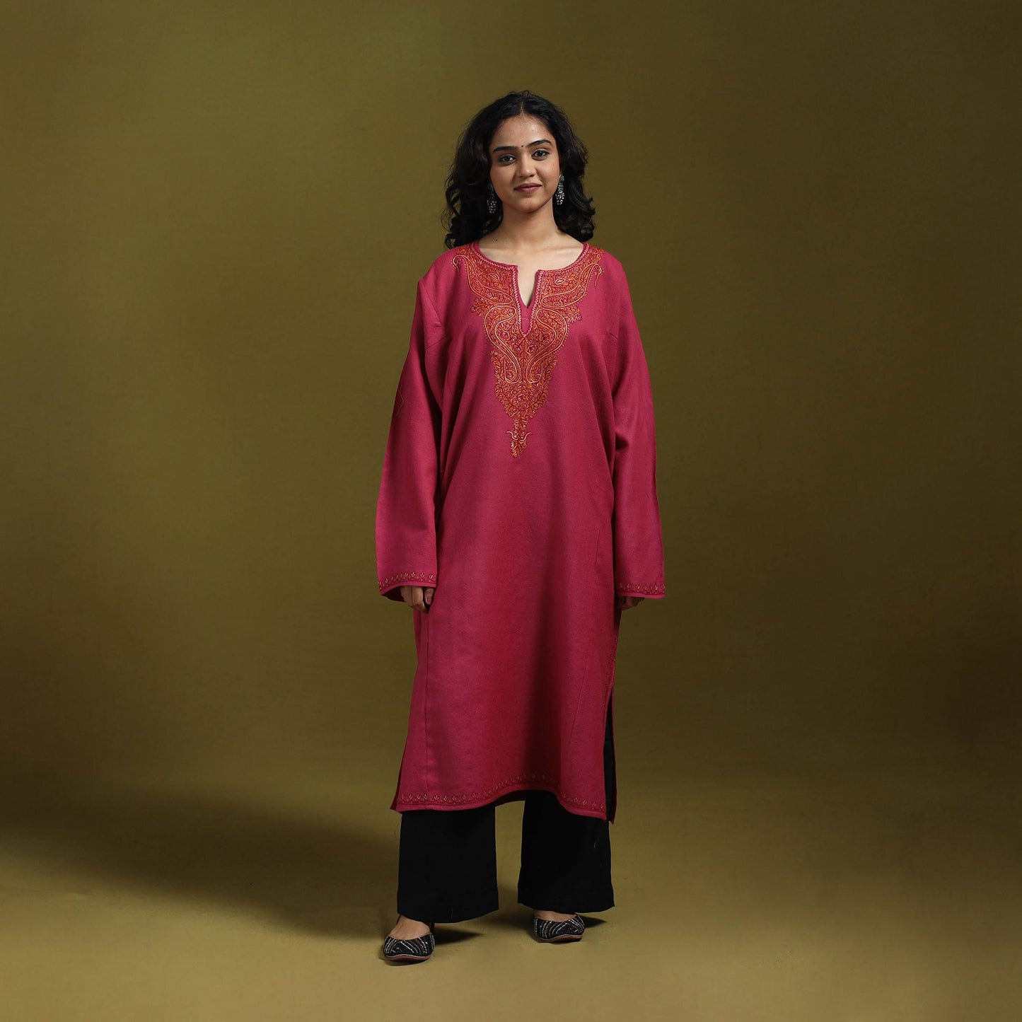 Sozni hand embroidered kashmiri merino wool pheran 24