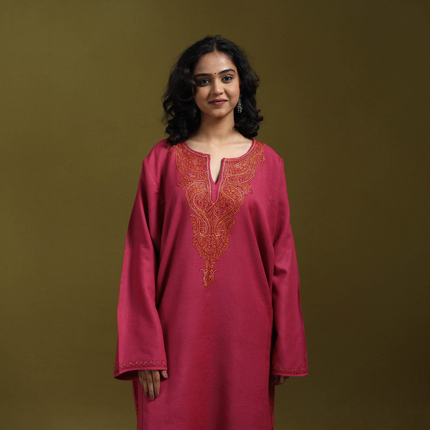 Sozni hand embroidered kashmiri merino wool pheran 24