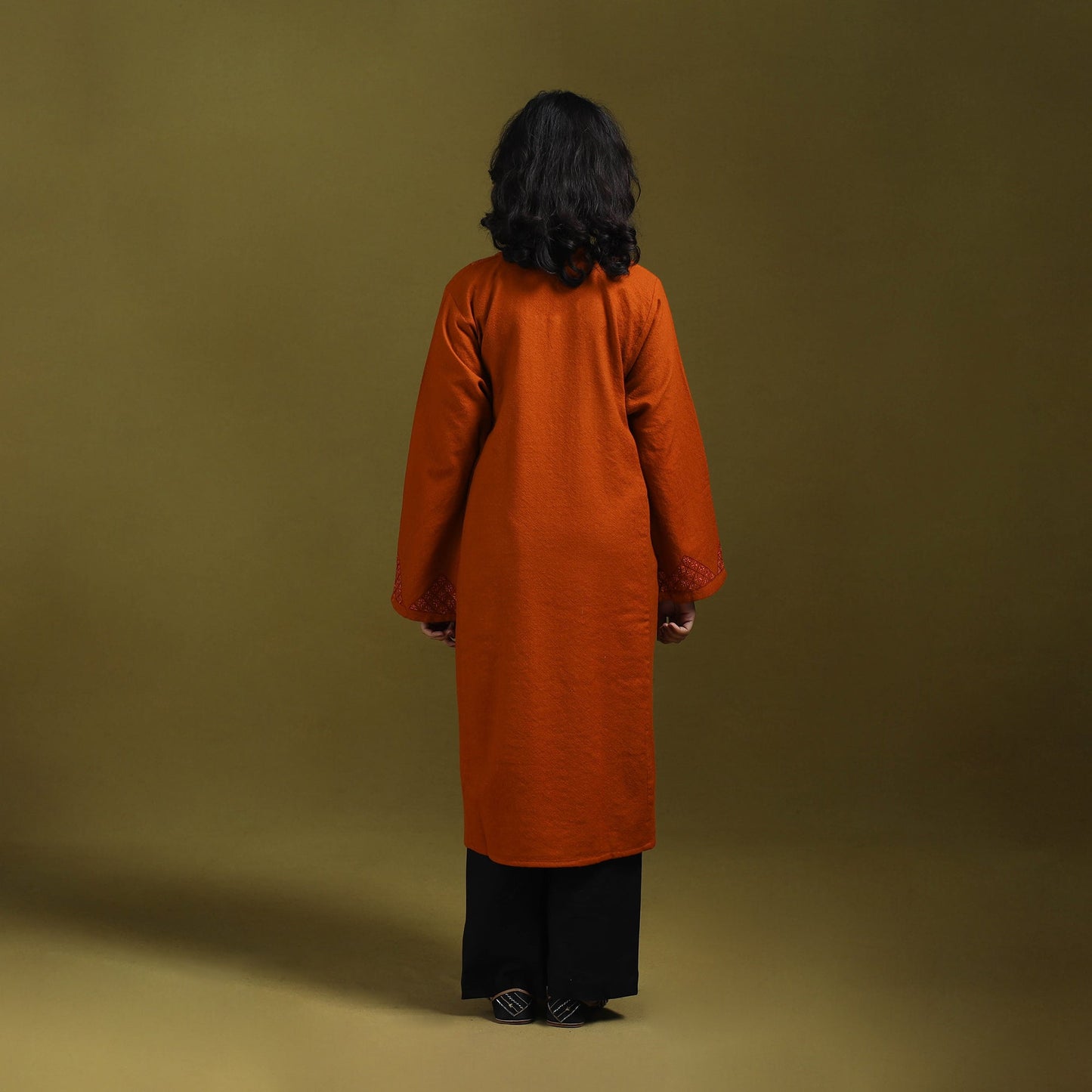 Sozni hand embroidered kashmiri merino wool pheran 25