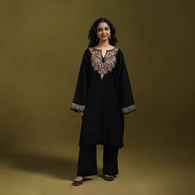 Sozni hand embroidered kashmiri merino wool pheran 26