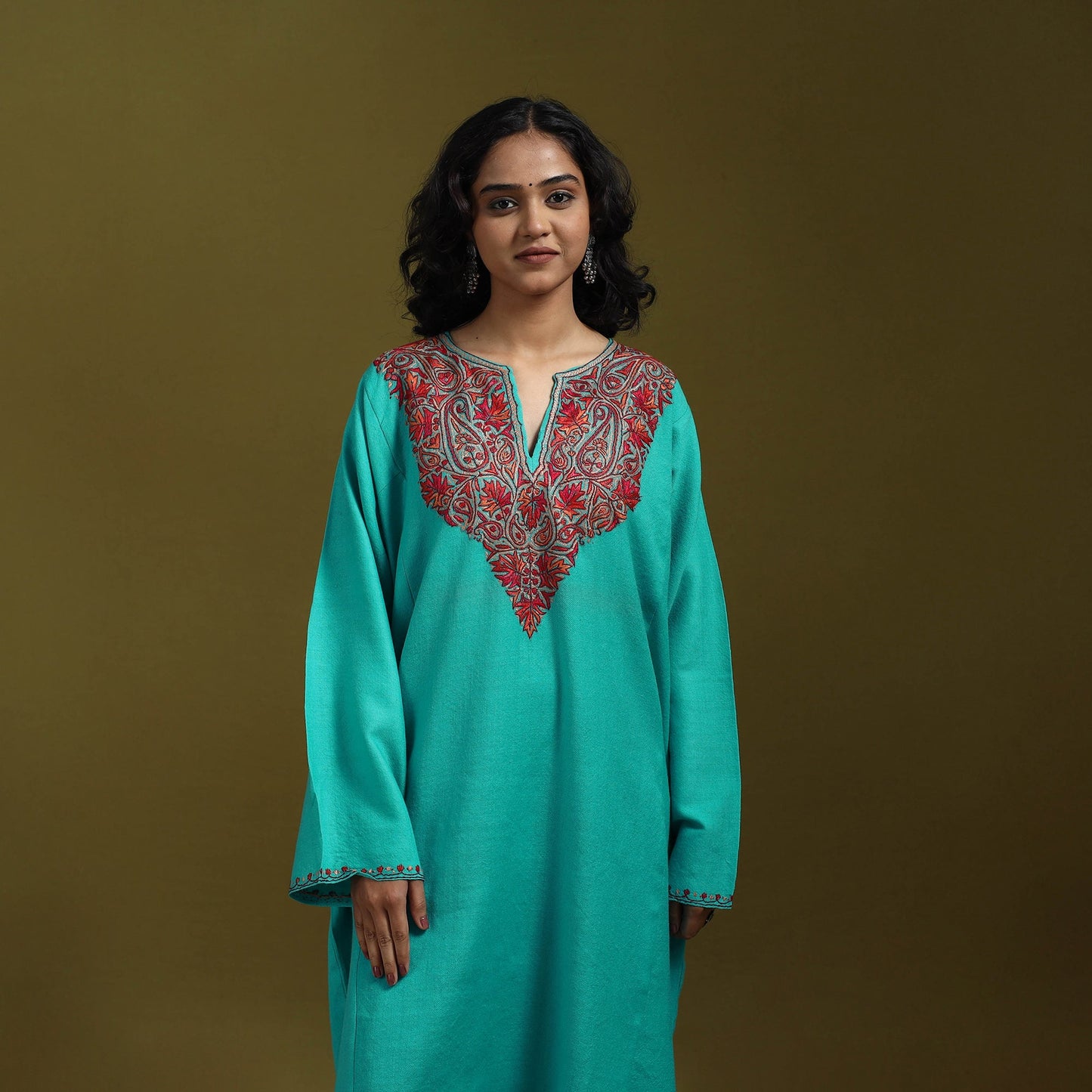 Sozni hand embroidered kashmiri merino wool pheran 32