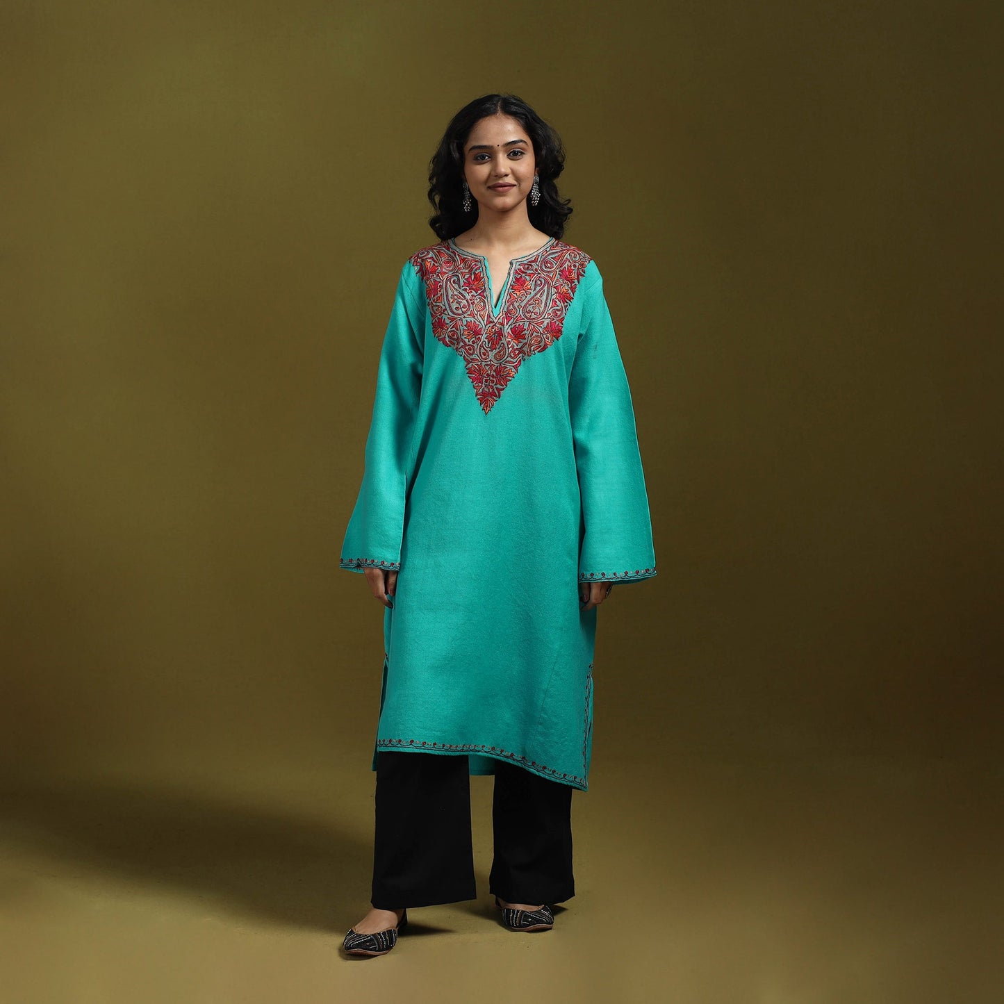 Sozni hand embroidered kashmiri merino wool pheran 32