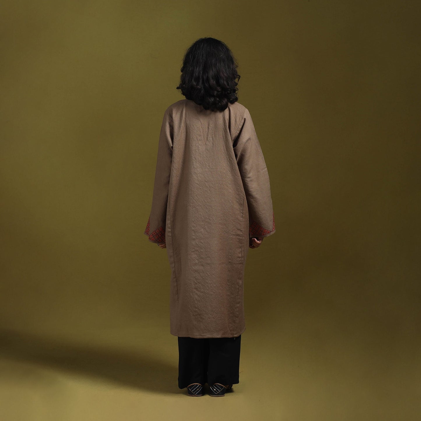 Sozni hand embroidered kashmiri merino wool pheran 34