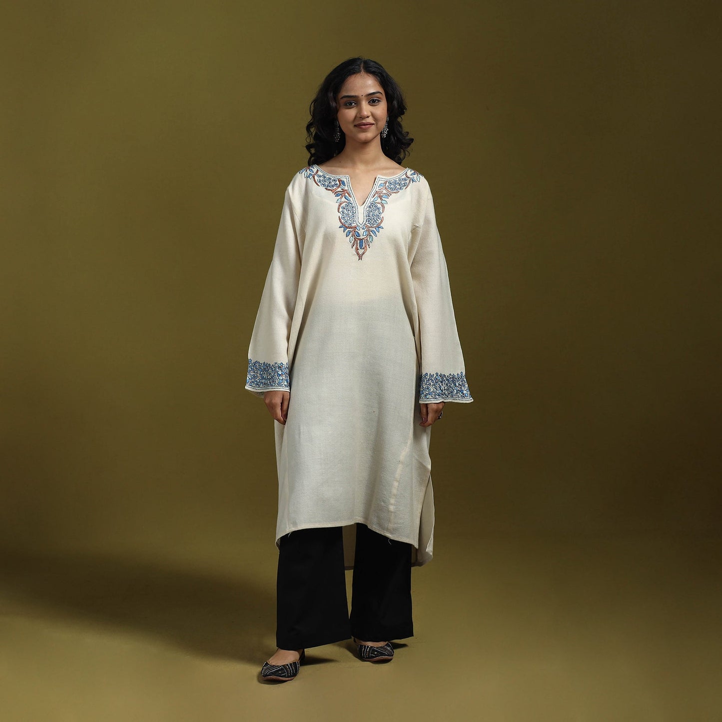 Sozni hand embroidered kashmiri merino wool pheran 35