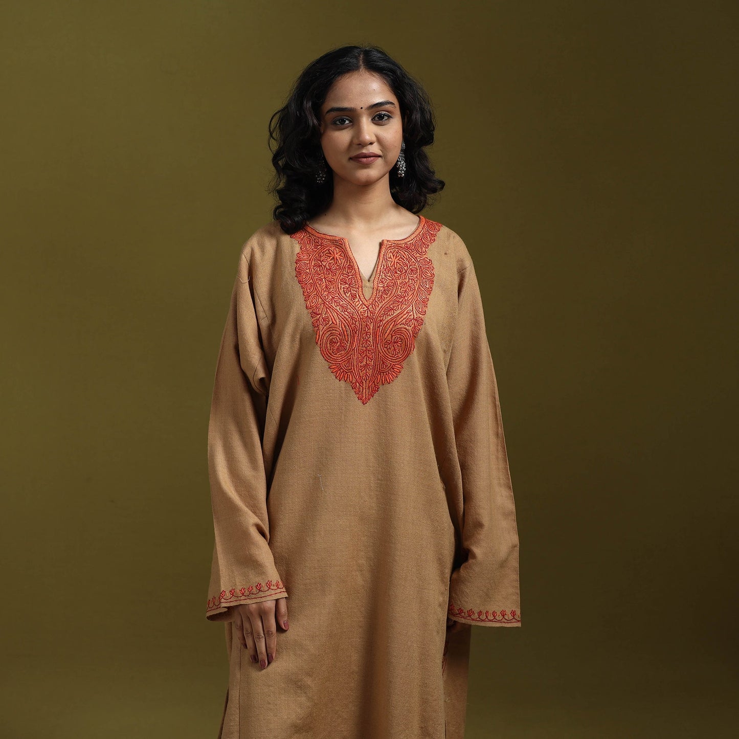 Sozni hand embroidered kashmiri merino wool pheran 37
