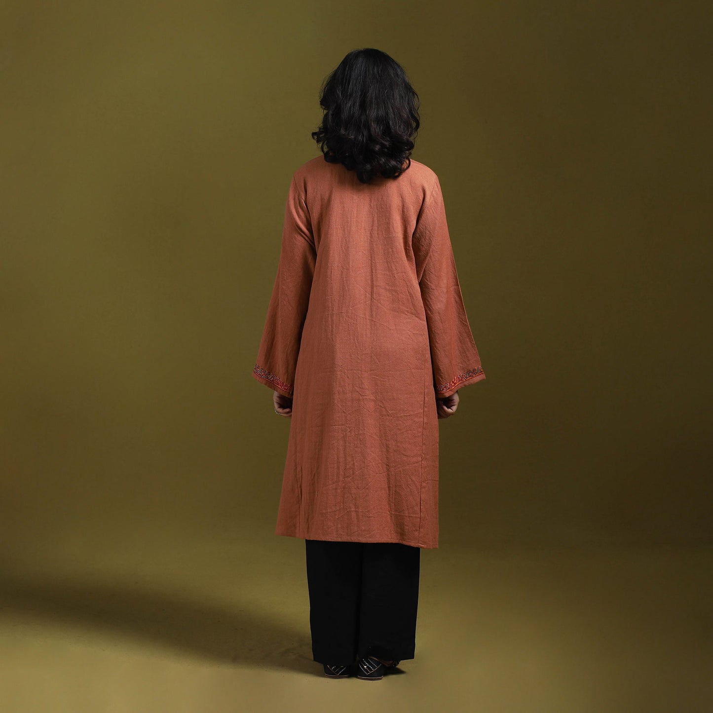 Sozni hand embroidered kashmiri merino wool pheran 38