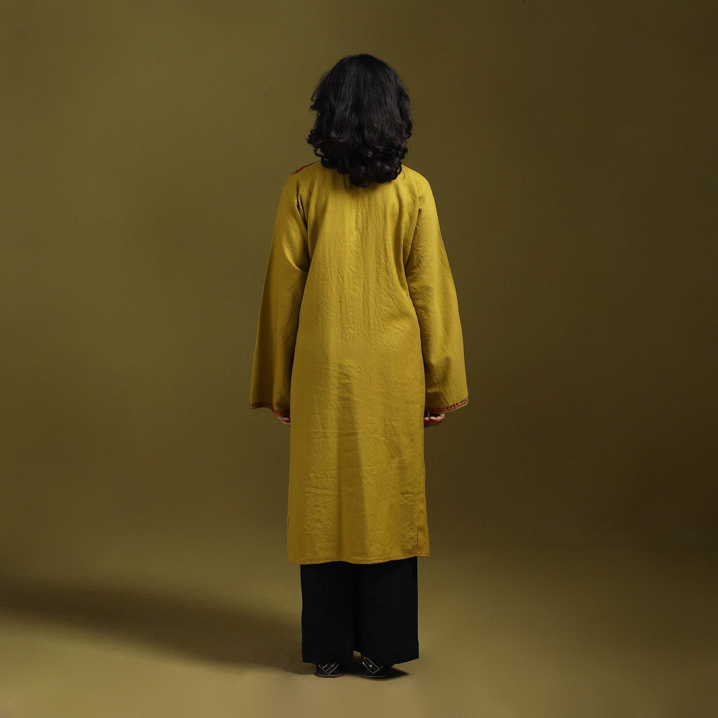 Sozni hand embroidered kashmiri merino wool pheran 39