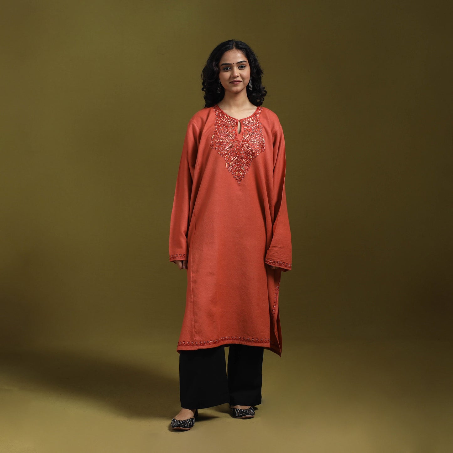 Sozni hand embroidered kashmiri merino wool pheran 45