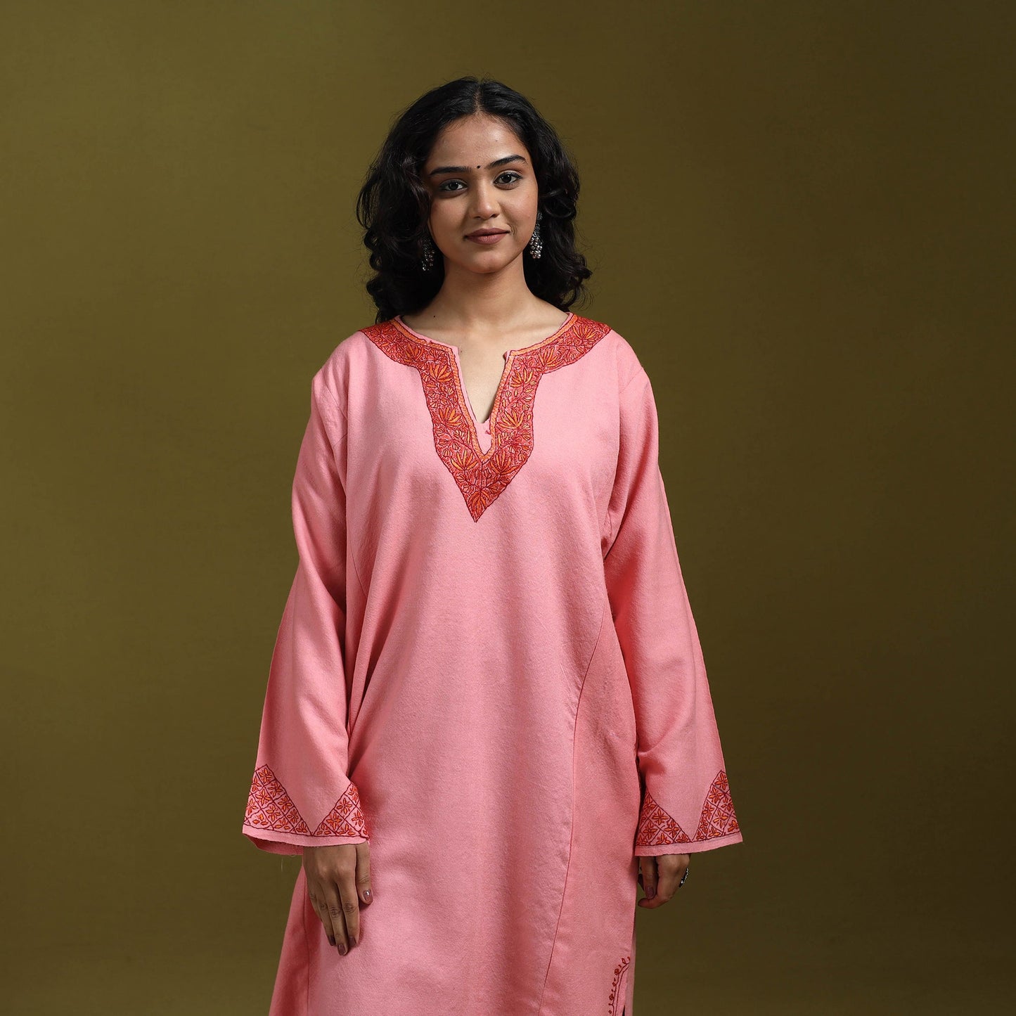 Sozni hand embroidered kashmiri merino wool pheran 47