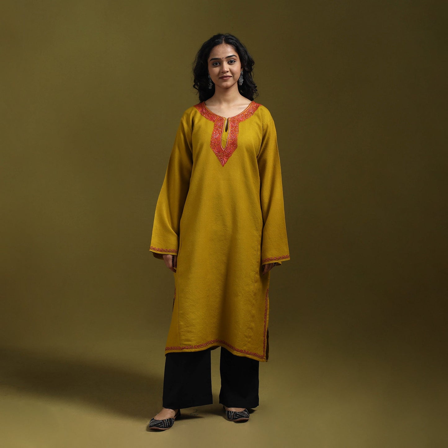 Sozni hand embroidered kashmiri merino wool pheran 49
