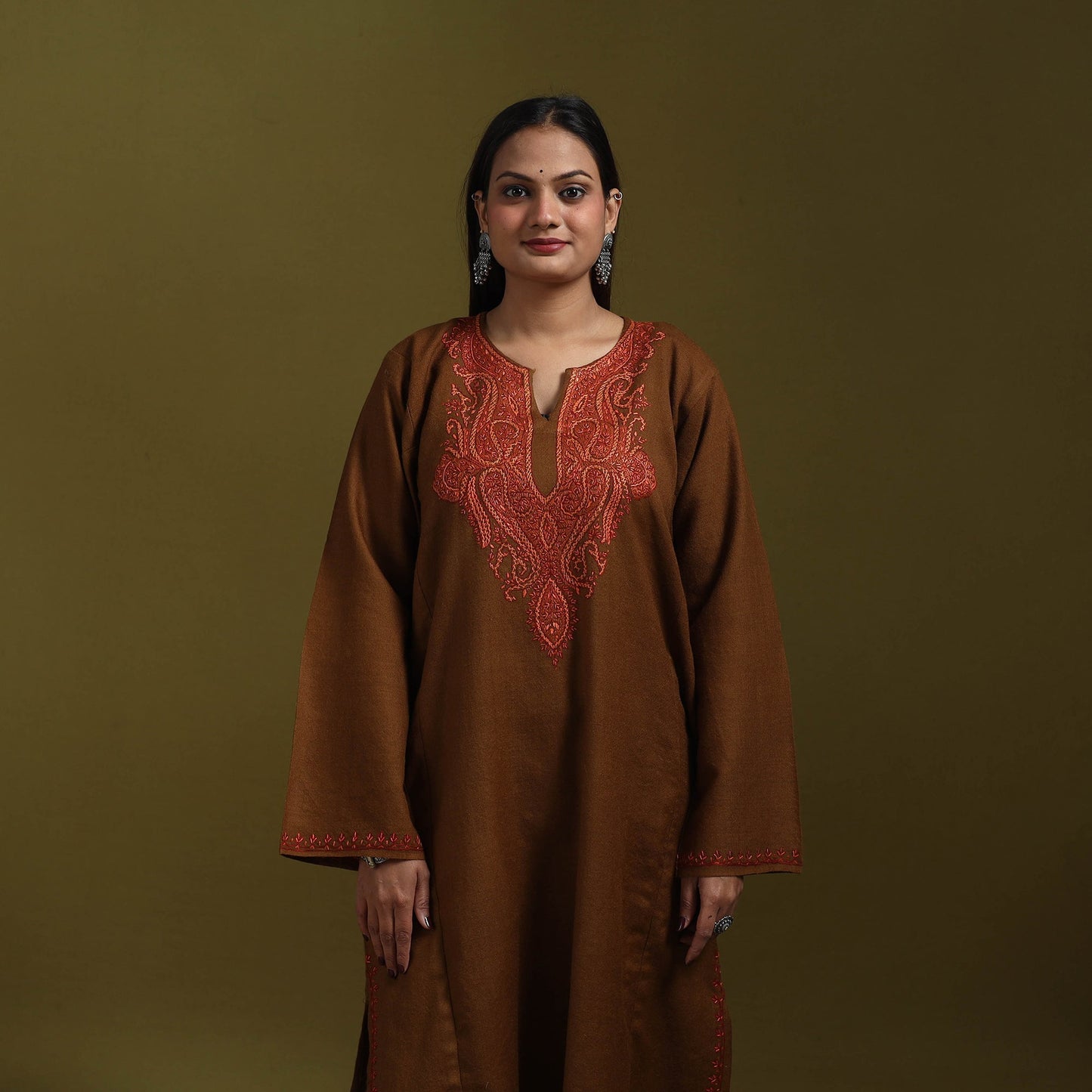 Sozni hand embroidered kashmiri merino wool pheran 53