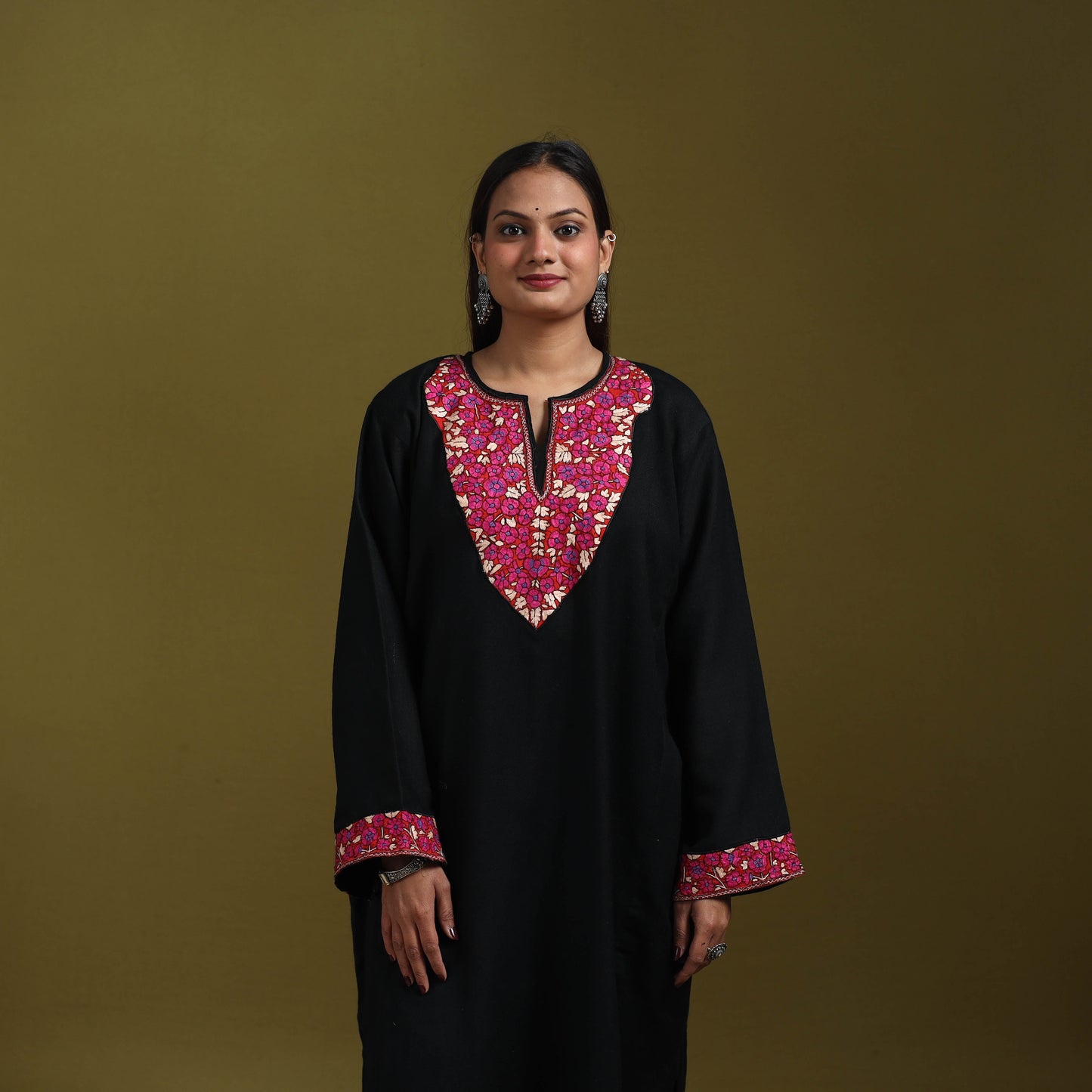 Sozni hand embroidered kashmiri merino wool pheran 55