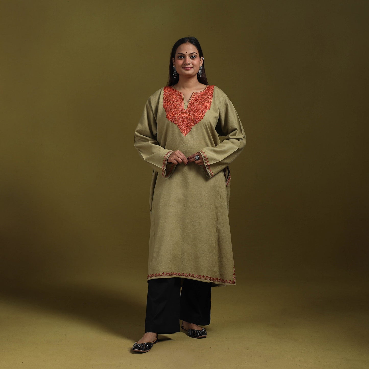 Sozni hand embroidered kashmiri merino wool pheran 56