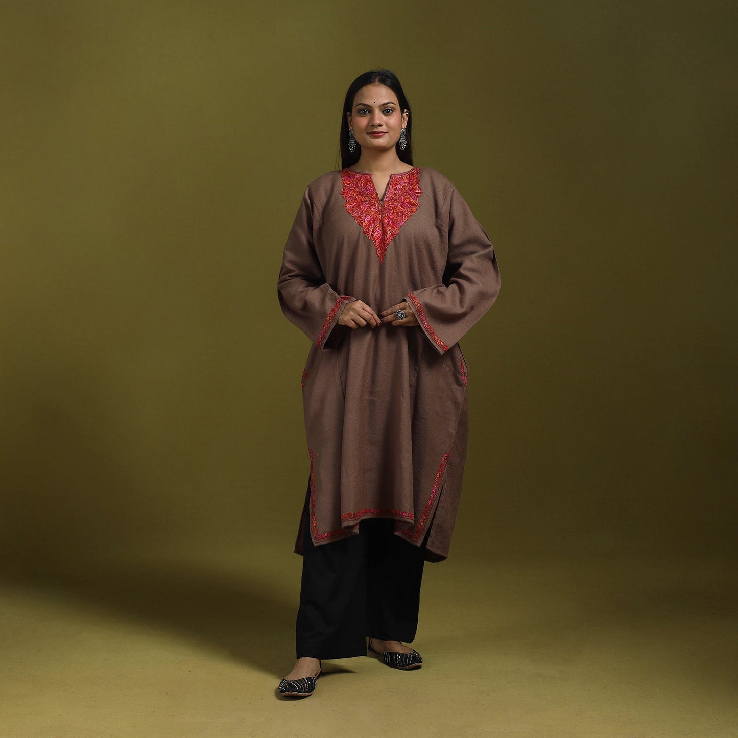 Sozni hand embroidered kashmiri merino wool pheran 57