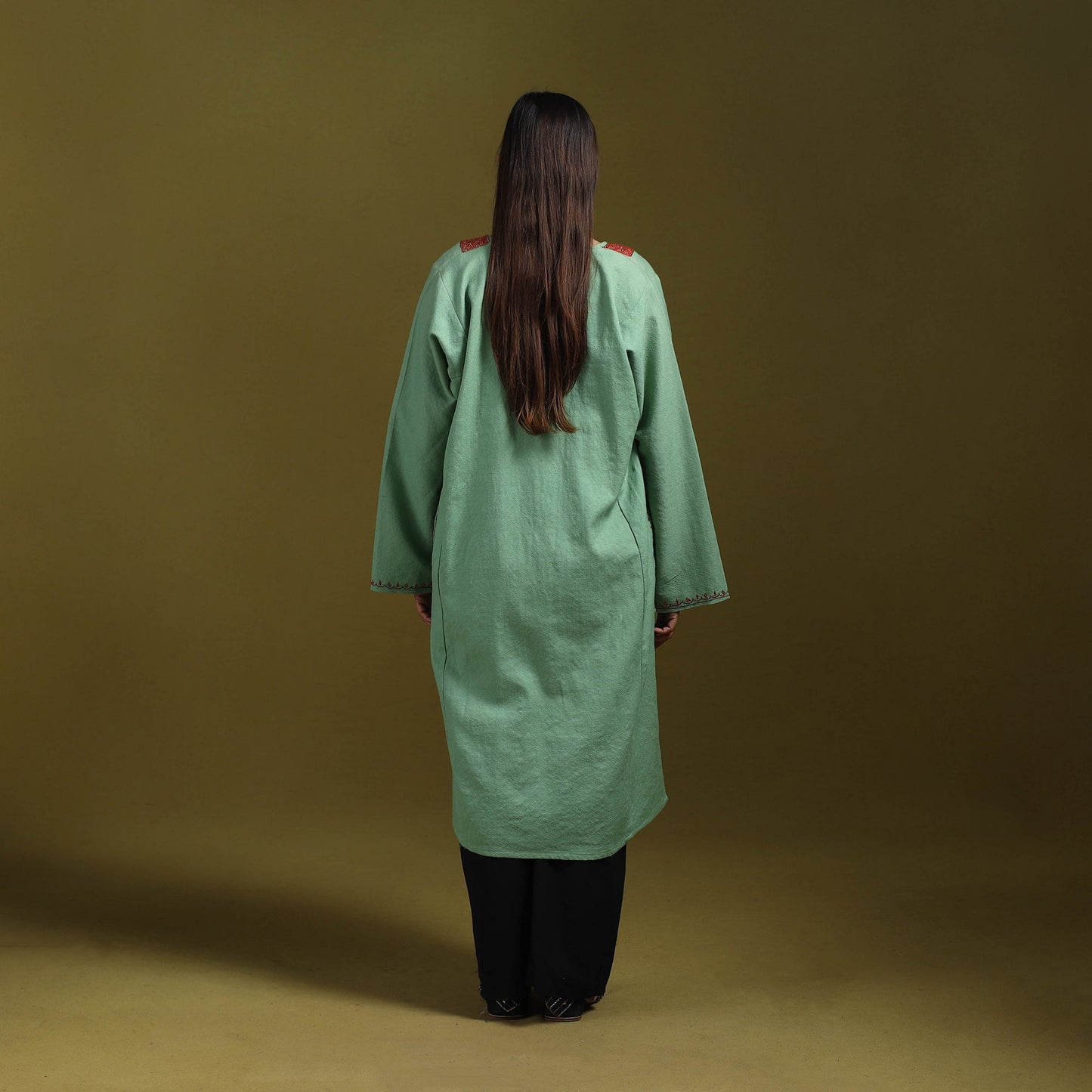 Sozni hand embroidered kashmiri merino wool pheran 58