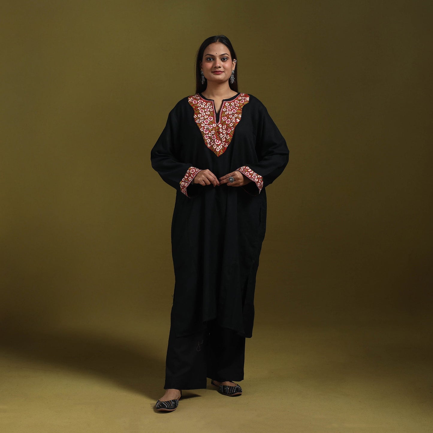 Sozni hand embroidered kashmiri merino wool pheran 60