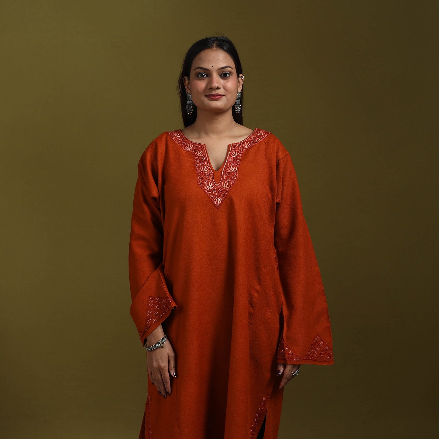 Sozni hand embroidered kashmiri merino wool pheran 62