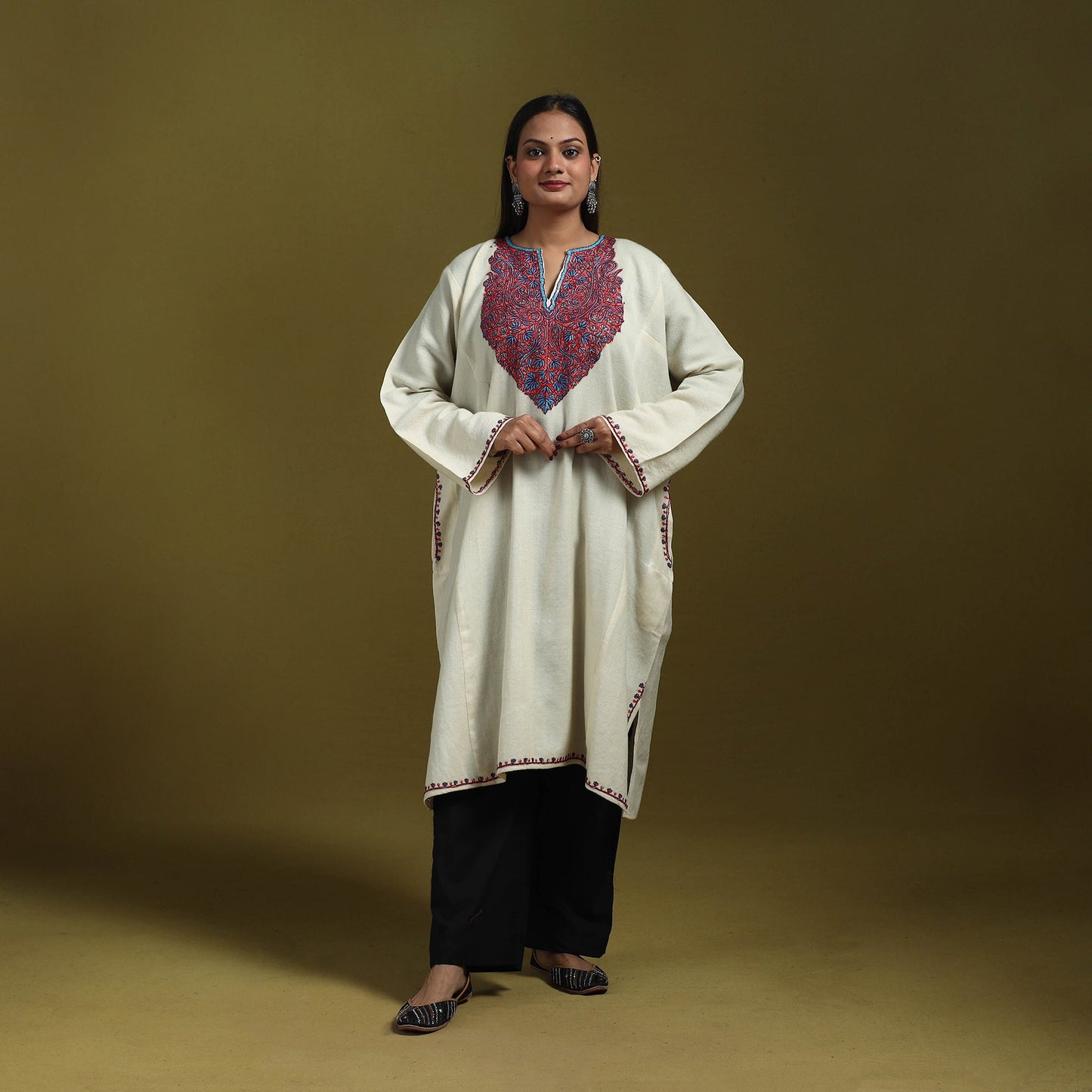 Sozni hand embroidered kashmiri merino wool pheran 63