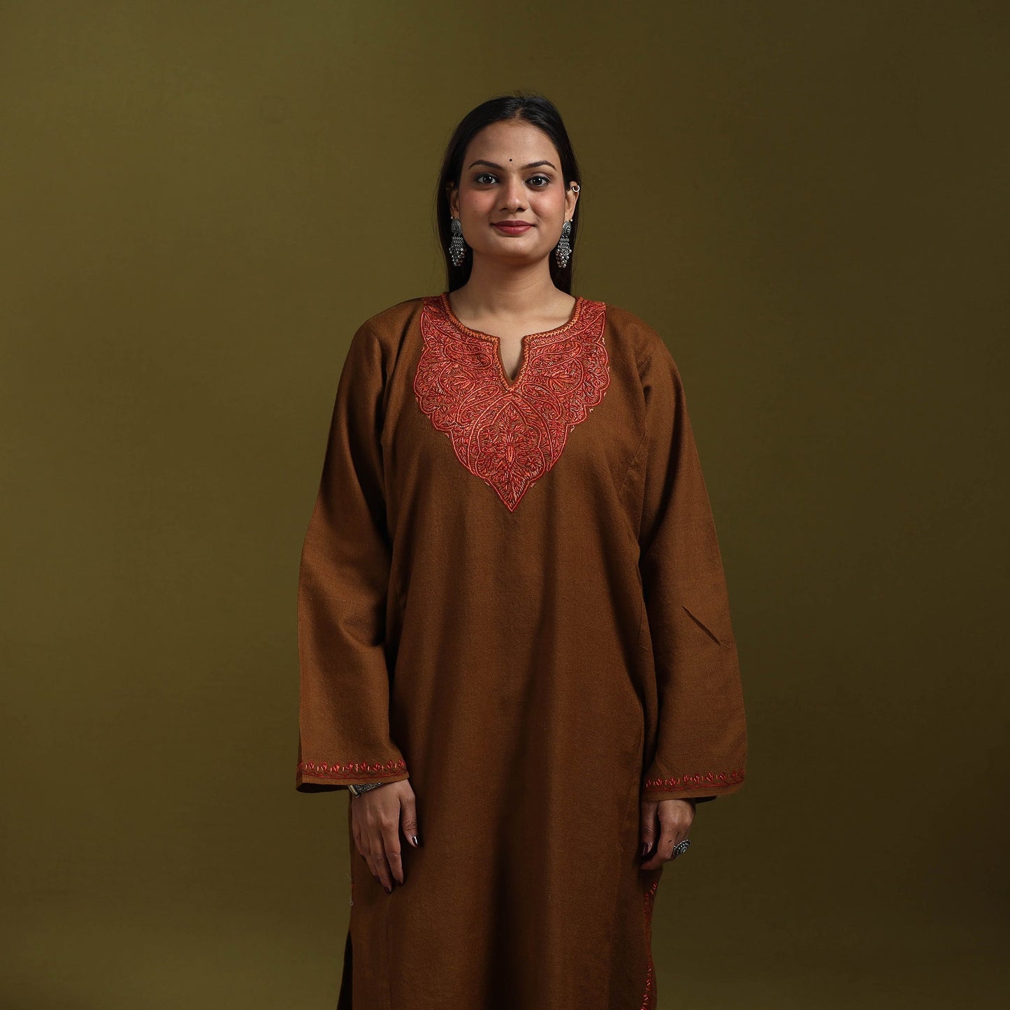 Sozni hand embroidered kashmiri merino wool pheran 64