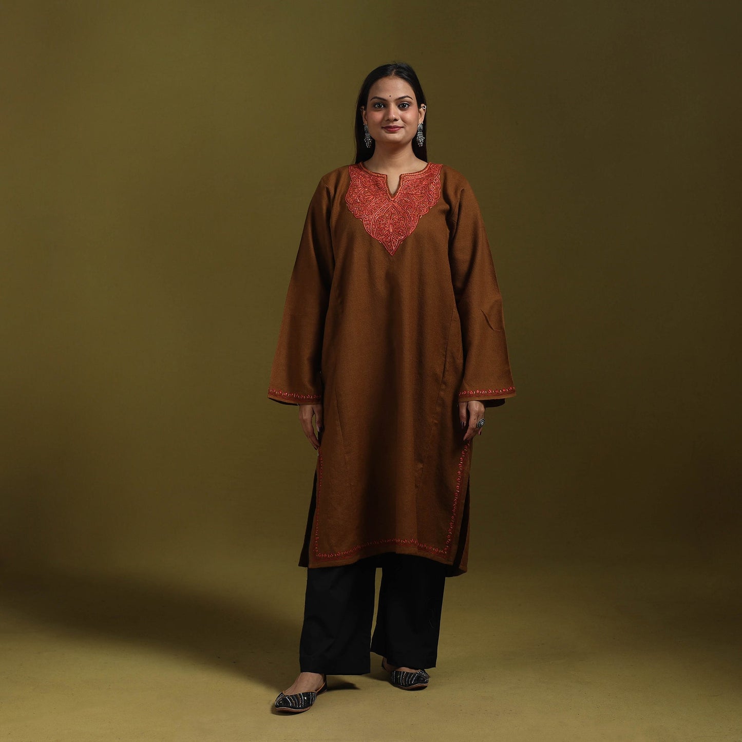 Sozni hand embroidered kashmiri merino wool pheran 64