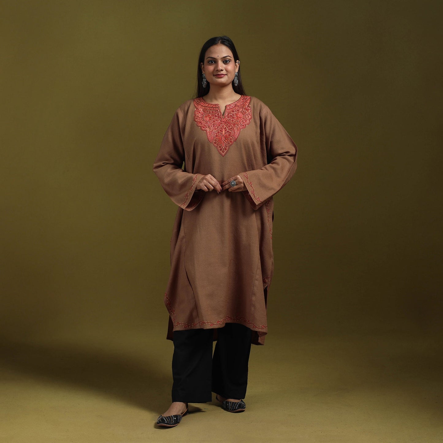 Sozni hand embroidered kashmiri merino wool pheran 66