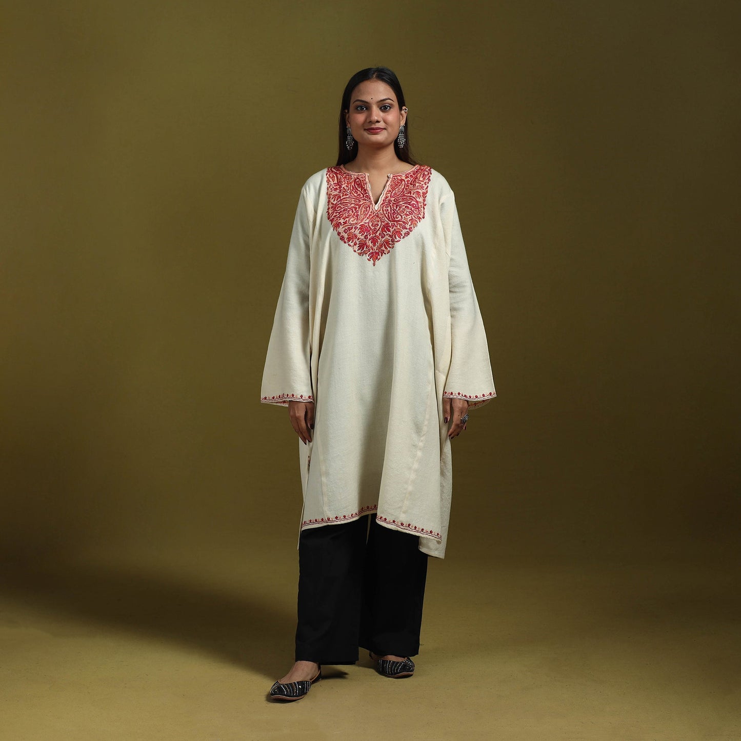 Sozni hand embroidered kashmiri merino wool pheran 69